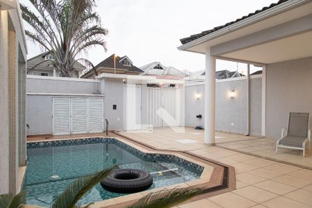 Casa de condomínio à venda com 330m², 4 quartos e 2 vagas Casa de condomínio à venda com 330m², 4 quartos e 2 vagasPiscina