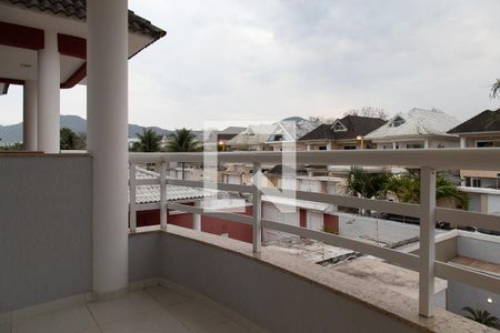Casa de condomínio à venda com 330m², 4 quartos e 2 vagas Casa de condomínio à venda com 330m², 4 quartos e 2 vagasVaranda da suíte 3