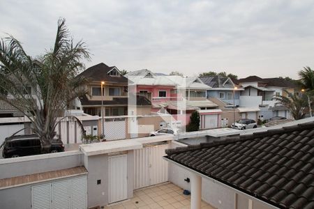 Casa de condomínio à venda com 330m², 4 quartos e 2 vagas Casa de condomínio à venda com 330m², 4 quartos e 2 vagasVaranda da suíte 3