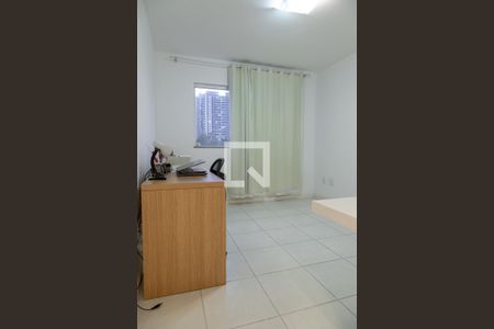 Casa de condomínio à venda com 330m², 4 quartos e 2 vagas Casa de condomínio à venda com 330m², 4 quartos e 2 vagasEscritório