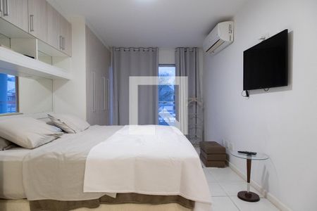 Casa de condomínio à venda com 330m², 4 quartos e 2 vagas Casa de condomínio à venda com 330m², 4 quartos e 2 vagasSuíte 3