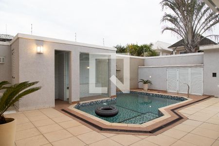 Casa de condomínio à venda com 330m², 4 quartos e 2 vagas Casa de condomínio à venda com 330m², 4 quartos e 2 vagasPiscina