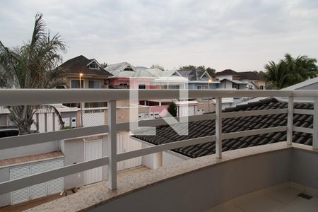 Casa de condomínio à venda com 330m², 4 quartos e 2 vagas Casa de condomínio à venda com 330m², 4 quartos e 2 vagasVaranda da suíte 3