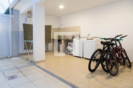 Casa de condomínio à venda com 330m², 4 quartos e 2 vagas Casa de condomínio à venda com 330m², 4 quartos e 2 vagasLavanderia