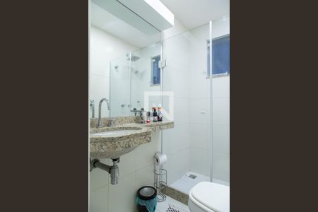 Casa de condomínio à venda com 330m², 4 quartos e 2 vagas Casa de condomínio à venda com 330m², 4 quartos e 2 vagasBanheiro da suíte 1