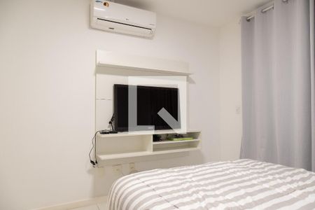 Casa de condomínio à venda com 330m², 4 quartos e 2 vagas Casa de condomínio à venda com 330m², 4 quartos e 2 vagasSuíte 2