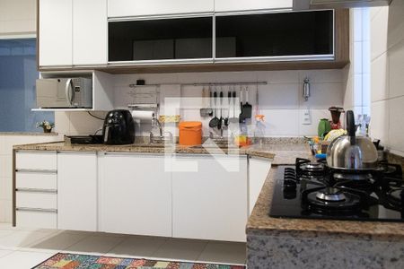 Casa de condomínio à venda com 330m², 4 quartos e 2 vagas Casa de condomínio à venda com 330m², 4 quartos e 2 vagasCozinha