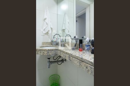 Casa de condomínio à venda com 330m², 4 quartos e 2 vagas Casa de condomínio à venda com 330m², 4 quartos e 2 vagasBanheiro da suíte 1