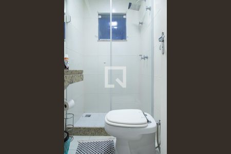 Casa de condomínio à venda com 330m², 4 quartos e 2 vagas Casa de condomínio à venda com 330m², 4 quartos e 2 vagasBanheiro da suíte 1