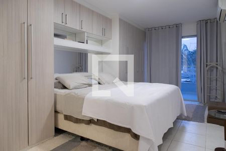 Casa de condomínio à venda com 330m², 4 quartos e 2 vagas Casa de condomínio à venda com 330m², 4 quartos e 2 vagasSuíte 3