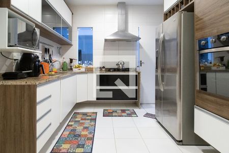 Casa de condomínio à venda com 330m², 4 quartos e 2 vagas Casa de condomínio à venda com 330m², 4 quartos e 2 vagasCozinha