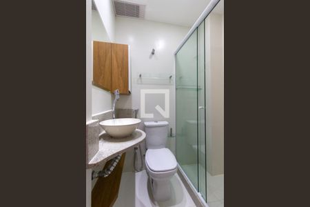 Banheiro de kitnet/studio para alugar com 1 quarto, 24m² em Centro, Rio de Janeiro