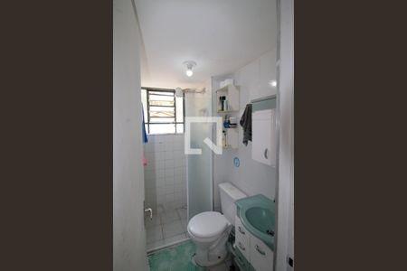 Banheiro de apartamento à venda com 2 quartos, 53m² em Jardim Mirna, Taboão da Serra