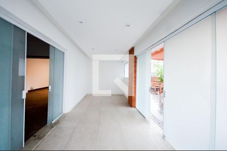 Sala 3 de casa à venda com 4 quartos, 400m² em Pacaembu, São Paulo