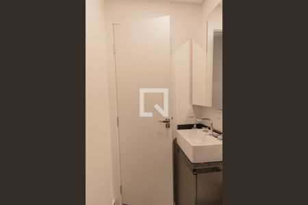 Banheiro Social de kitnet/studio para alugar com 1 quarto, 20m² em Bigorrilho, Curitiba