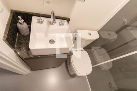 Banheiro Social de kitnet/studio para alugar com 1 quarto, 20m² em Bigorrilho, Curitiba