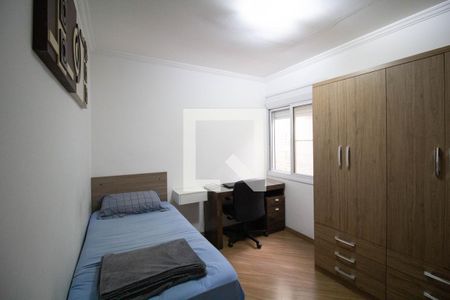 Quarto 2 de casa à venda com 3 quartos, 300m² em Vila Carmosina, São Paulo