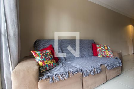 Sala de TV de apartamento à venda com 3 quartos, 80m² em Jardim Tupanci, Barueri