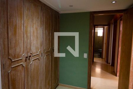 Apartamento para alugar com 180m², 3 quartos e 2 vagas Apartamento para alugar com 180m², 3 quartos e 2 vagasArmários Suite 1