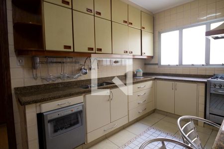 Apartamento para alugar com 180m², 3 quartos e 2 vagas Apartamento para alugar com 180m², 3 quartos e 2 vagasCozinha