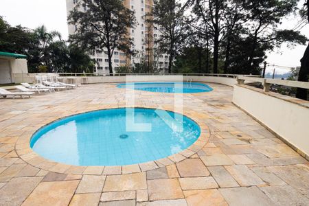 Apartamento para alugar com 180m², 3 quartos e 2 vagas Apartamento para alugar com 180m², 3 quartos e 2 vagasÁrea comum - Piscina