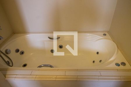 Apartamento para alugar com 180m², 3 quartos e 2 vagas Apartamento para alugar com 180m², 3 quartos e 2 vagasBanheiro da Suíte 1