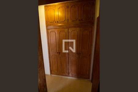 Apartamento para alugar com 180m², 3 quartos e 2 vagas Apartamento para alugar com 180m², 3 quartos e 2 vagasArmários corredor