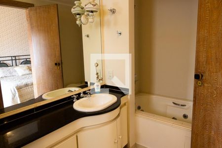 Apartamento para alugar com 180m², 3 quartos e 2 vagas Apartamento para alugar com 180m², 3 quartos e 2 vagasBanheiro da Suíte 1