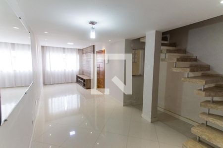 Sala   de casa para alugar com 2 quartos, 116m² em Vila Nivi, São Paulo