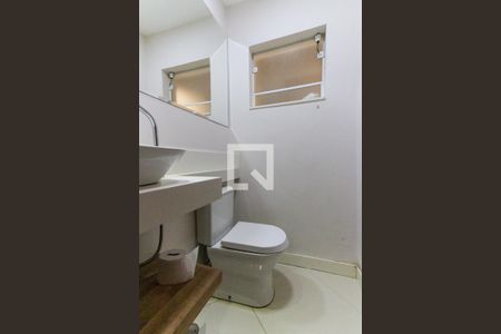 Lavabo   de casa para alugar com 2 quartos, 116m² em Vila Nivi, São Paulo