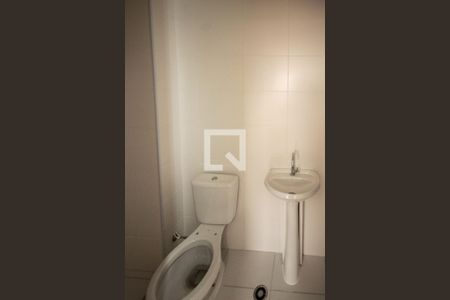 banheiro da Suite de apartamento para alugar com 1 quarto, 28m² em Vila Ema, São Paulo