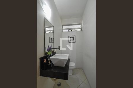 Lavabo de casa à venda com 4 quartos, 220m² em Campo Belo, São Paulo