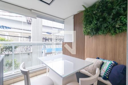 Varanda de apartamento à venda com 2 quartos, 68m² em Pinheiros, São Paulo