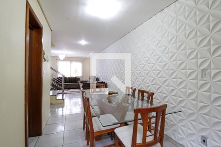 Sala de casa de condomínio à venda com 2 quartos, 105m² em Niterói, Canoas