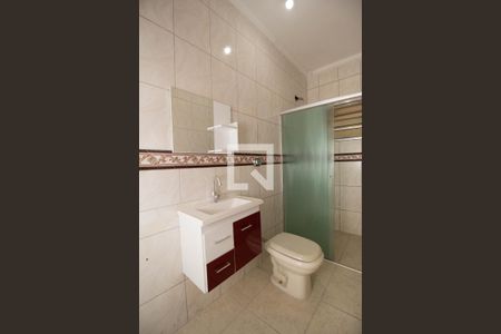 Banheiro de casa para alugar com 1 quarto, 37m² em Piqueri, São Paulo