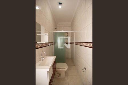 Banheiro de casa para alugar com 1 quarto, 37m² em Piqueri, São Paulo