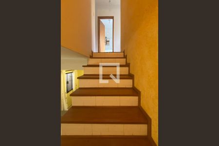 Escada de casa à venda com 2 quartos, 260m² em Rudge Ramos, São Bernardo do Campo