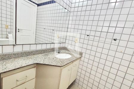 Banheiro da Suíte de apartamento para alugar com 1 quarto, 54m² em Cambuí, Campinas