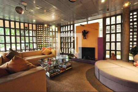 Sala de Estar de casa à venda com 3 quartos, 300m² em Vila Madalena, São Paulo