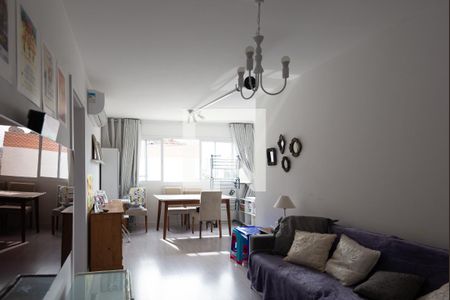 Sala de apartamento para alugar com 3 quartos, 75m² em Partenon, Porto Alegre