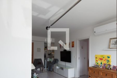 Sala de apartamento para alugar com 3 quartos, 75m² em Partenon, Porto Alegre