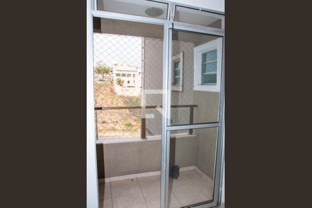 Sala  de apartamento para alugar com 3 quartos, 75m² em Cabral, Contagem