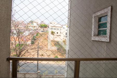 Vista  de apartamento para alugar com 3 quartos, 75m² em Cabral, Contagem