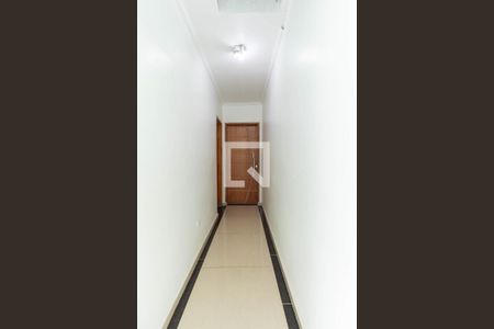 Corredor de casa para alugar com 5 quartos, 300m² em Vila Paranaguá, São Paulo