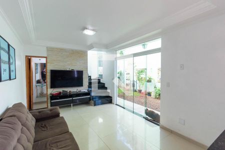 Sala de casa para alugar com 5 quartos, 300m² em Vila Paranaguá, São Paulo