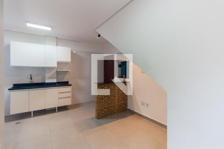 Sala de casa de condomínio para alugar com 2 quartos, 52m² em Vila Ema, São Paulo