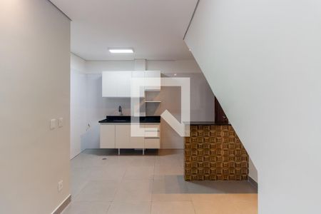 Sala de casa de condomínio para alugar com 2 quartos, 52m² em Vila Ema, São Paulo