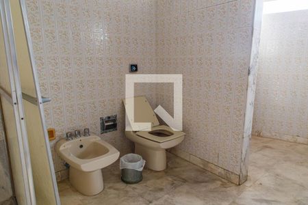 Casa para alugar com 384m², 3 quartos e 6 vagas Casa para alugar com 384m², 3 quartos e 6 vagasBanheiro Suíte