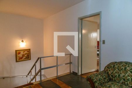 Casa para alugar com 384m², 3 quartos e 6 vagas Casa para alugar com 384m², 3 quartos e 6 vagasHall social