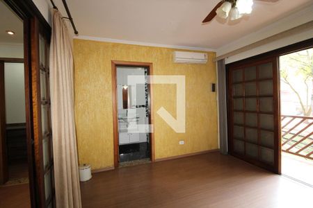 Sala de casa à venda com 4 quartos, 202m² em Jardim Regina, São Paulo